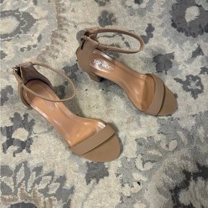 Size 7 nude heels